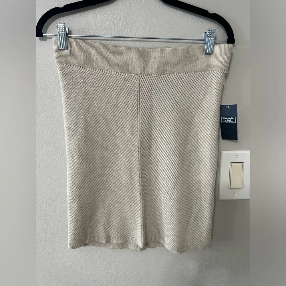 NWT Abercrombie & Fitch Ribbed Knit Mini Skirt Beige Size Small